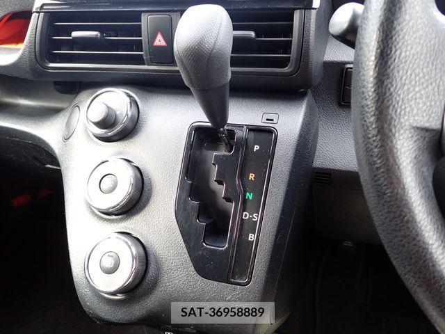 Toyota SIENTA 2019-01 217398-7