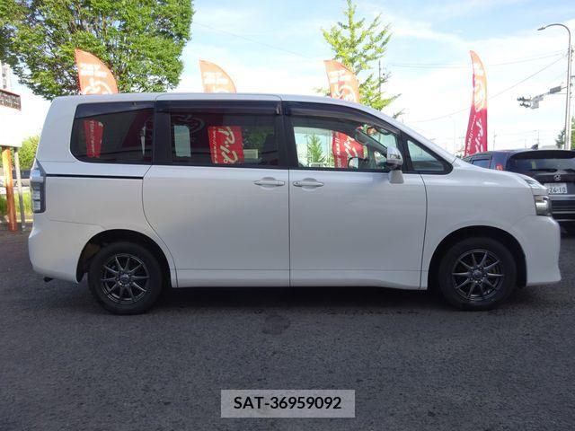 Toyota VOXY 2011-06 321322-4