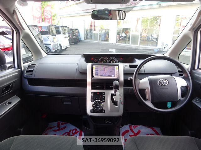 Toyota VOXY 2011-06 321322-14
