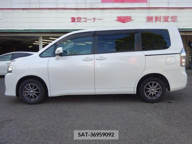 Toyota VOXY 2011-06 321322-3