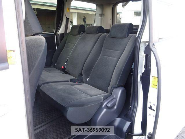 Toyota VOXY 2011-06 321322-11