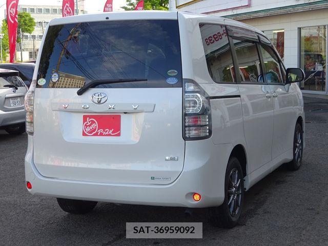 Toyota VOXY 2011-06 321322-2
