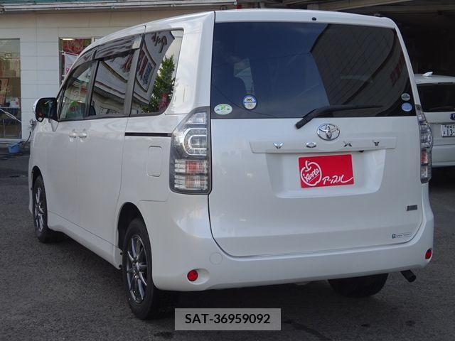 Toyota VOXY 2011-06 321322-1