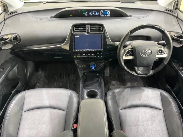 Toyota PRIUS 2017-01 12684-1