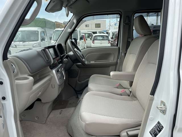 Nissan CLIPPER RIO 2017-01 10586-21