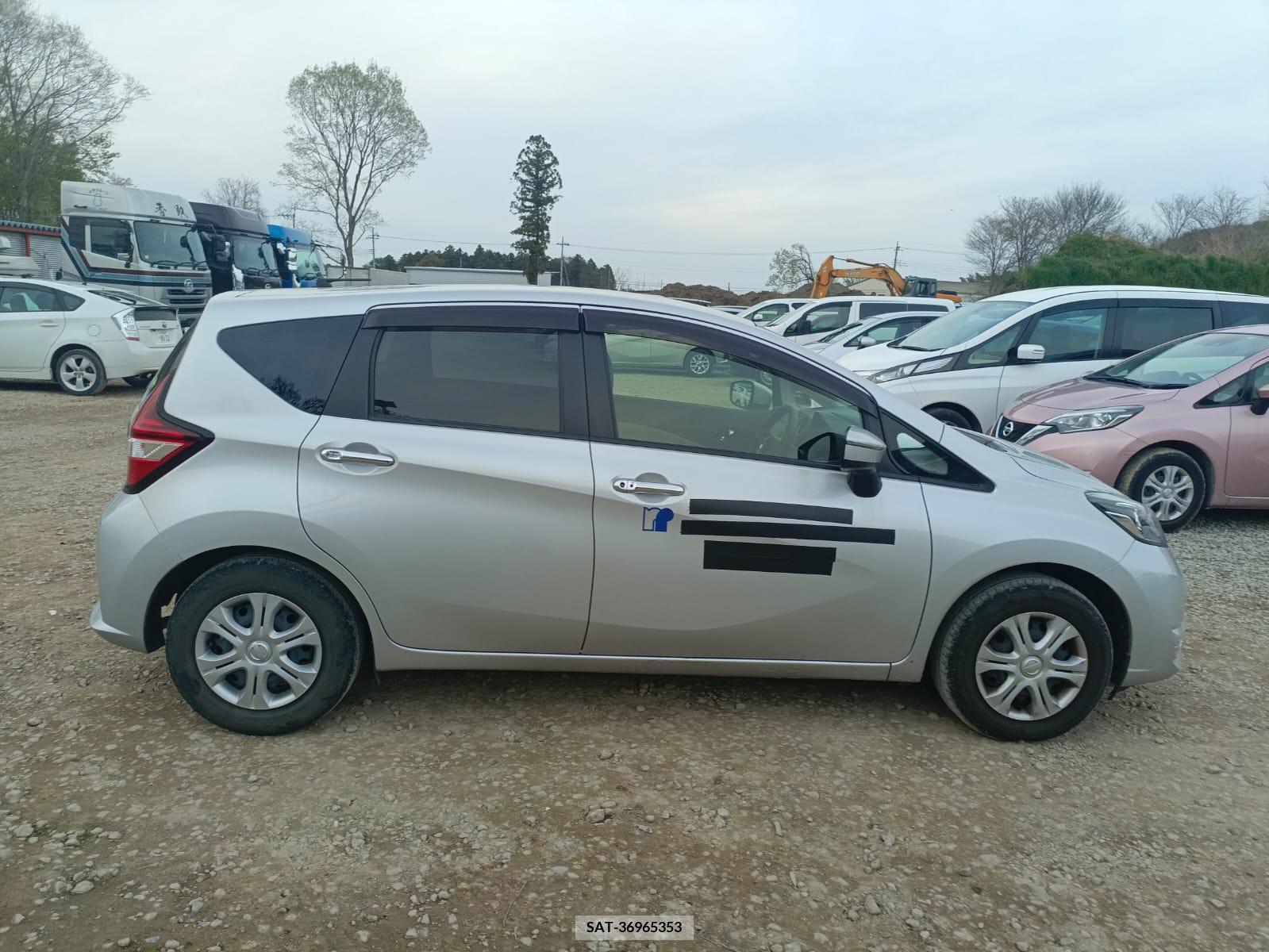 Nissan NOTE 2017-04 258154-6