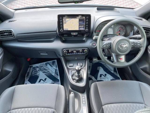 Toyota YARIS 2020-12 9617-1