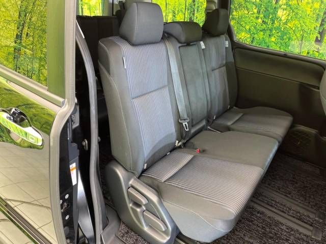 Toyota VOXY 2016-12 189945-9