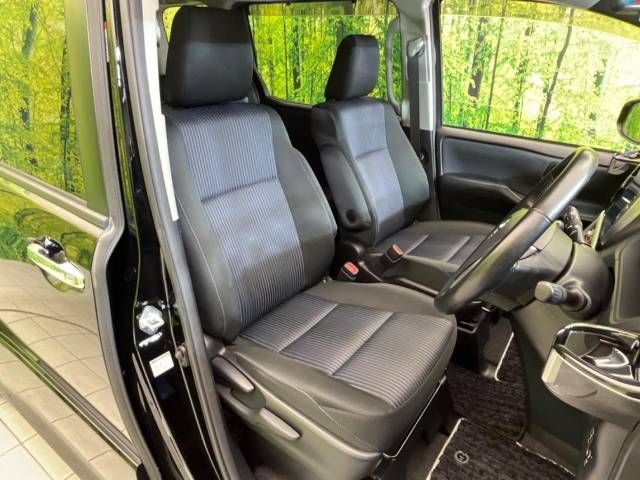 Toyota VOXY 2016-12 189945-8