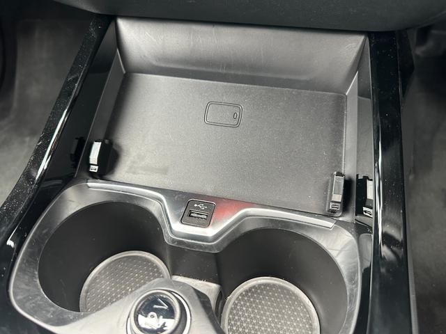 Bmw 1 SERIES 2023-05 21595-21