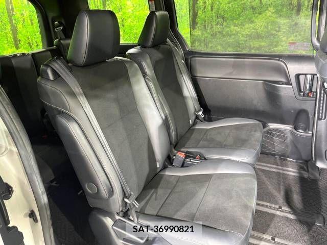Toyota NOAH 2019-07 321639-9