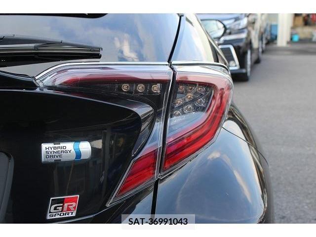Toyota C-HR 2017-09 357865-11