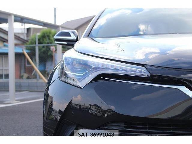 Toyota C-HR 2017-09 357865-10