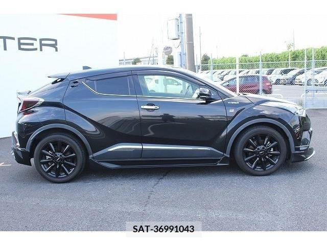 Toyota C-HR 2017-09 357865-7