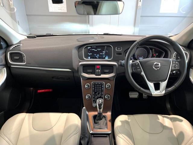 Volvo V40 2016-12 188606-1