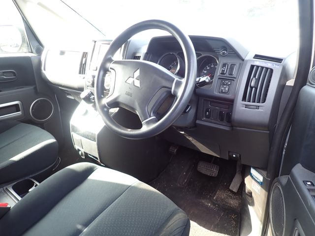 Mitsubishi DELICA D5 2014-11 194927-9