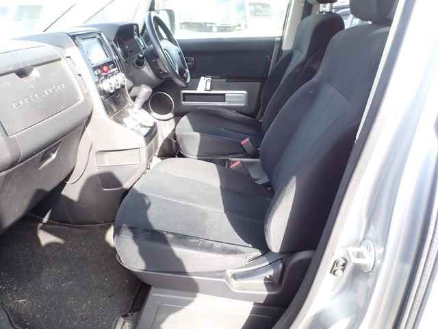 Mitsubishi DELICA D5 2014-11 194927-21