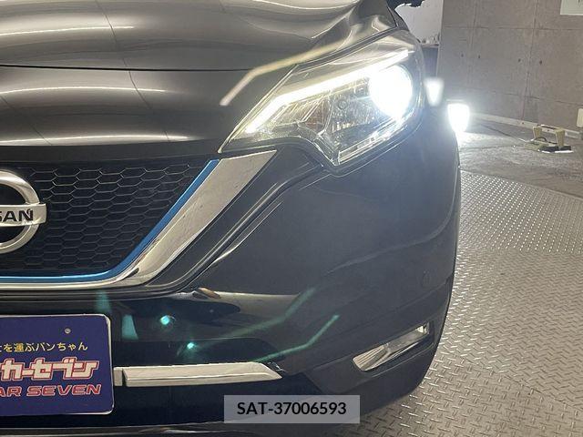Nissan NOTE 2018-10 349858-9