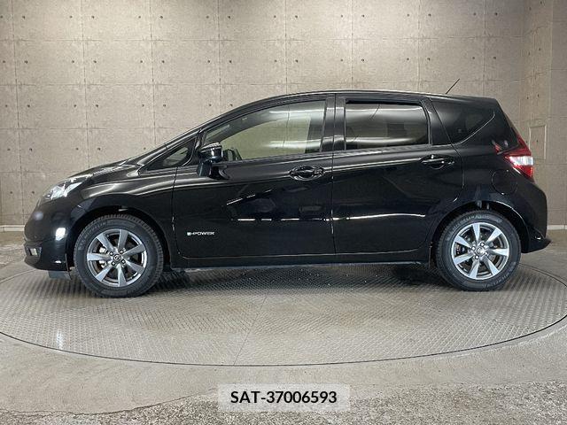 Nissan NOTE 2018-10 349858-7
