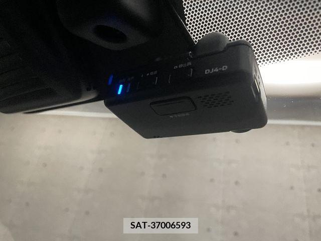 Nissan NOTE 2018-10 349858-23
