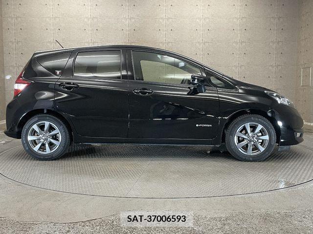 Nissan NOTE 2018-10 349858-5