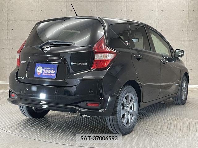 Nissan NOTE 2018-10 349858-3