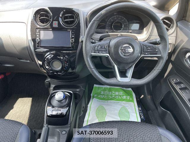Nissan NOTE 2018-10 349858-1
