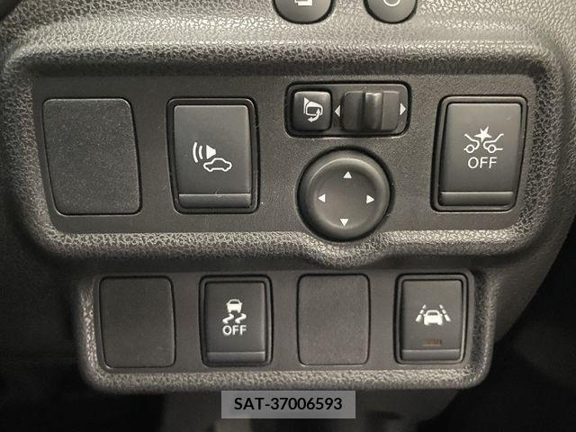 Nissan NOTE 2018-10 349858-17