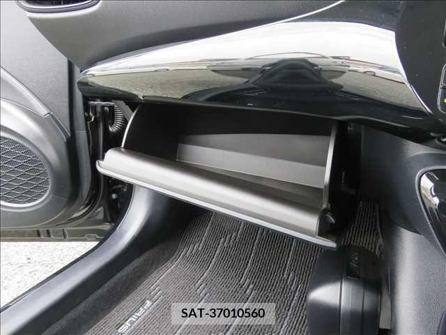 Toyota PRIUS 2019-02 282292-10