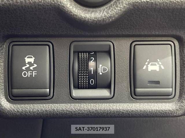 Nissan NOTE 2015-12 302389-5