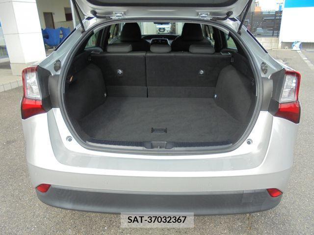 Toyota PRIUS 2019-03 384157-15