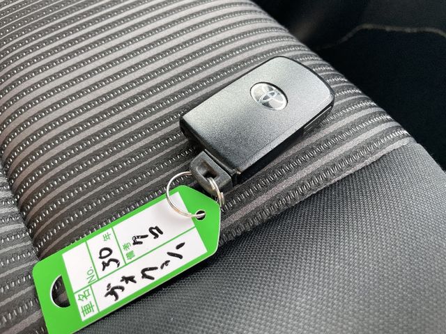 Toyota VOXY 2018-09 16869-9