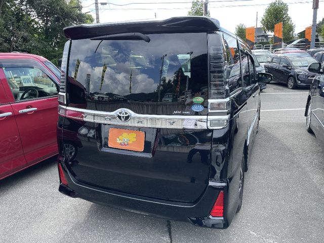 Toyota VOXY 2018-09 16869-2