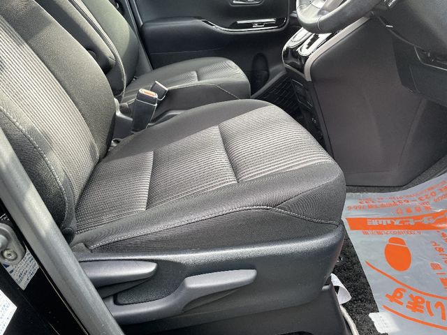 Toyota VOXY 2018-09 16869-5