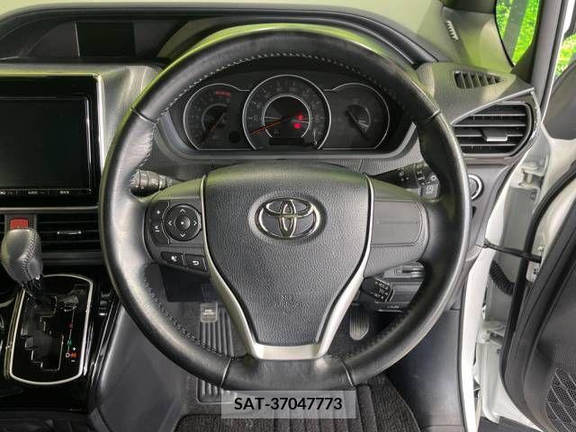 Toyota VOXY 2018-05 321541-12
