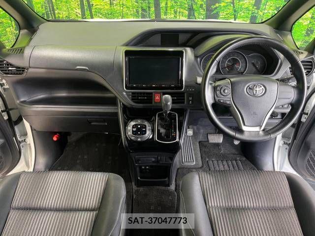 Toyota VOXY 2018-05 321541-1