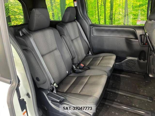Toyota VOXY 2018-05 321541-9