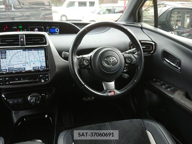 Toyota PRIUS PHV 2017-12 205436-10