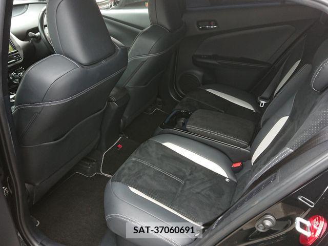 Toyota PRIUS PHV 2017-12 205436-15
