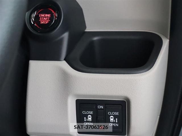 Honda N BOX 2023-11 307520-9