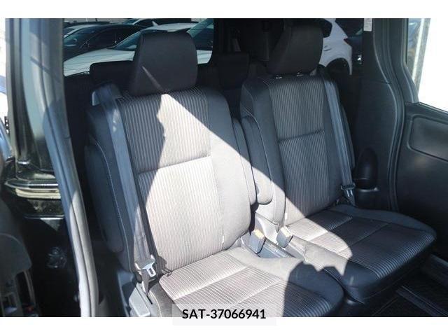 Toyota NOAH 2017-11 212343-13
