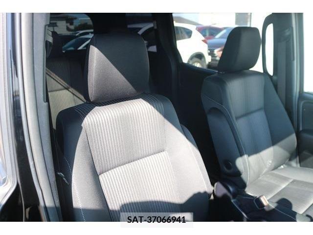 Toyota NOAH 2017-11 212343-12