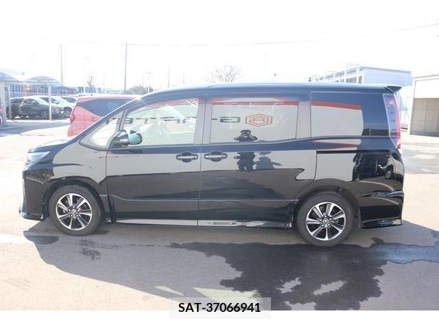 Toyota NOAH 2017-11 212343-8