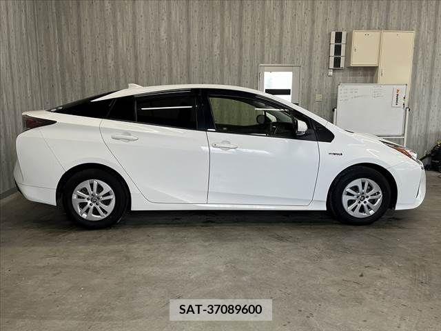Toyota PRIUS 2016-03 322263-10