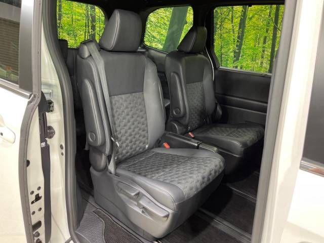 Toyota VOXY 2023-03 191769-9