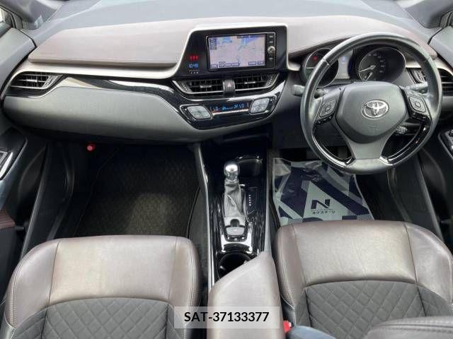 Toyota C-HR 2017-06 322999-1