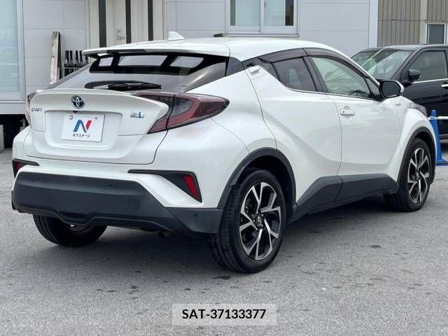Toyota C-HR 2017-06 322999-19
