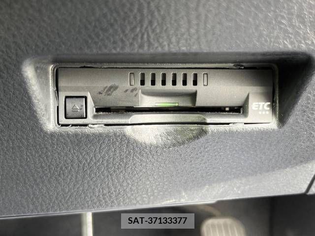 Toyota C-HR 2017-06 322999-7