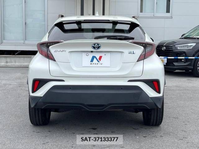 Toyota C-HR 2017-06 322999-17
