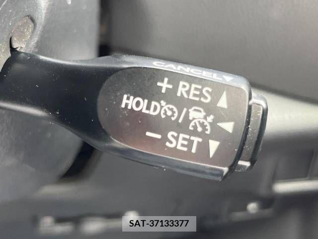 Toyota C-HR 2017-06 322999-4